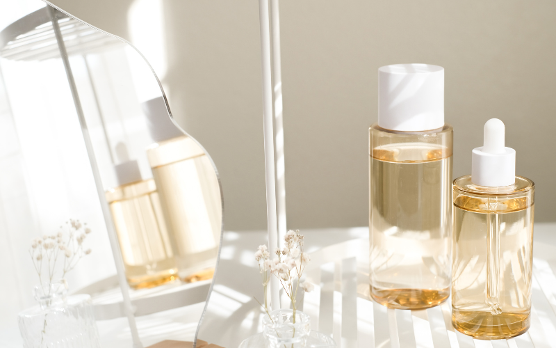 スキンケア化粧品ボトルの画像