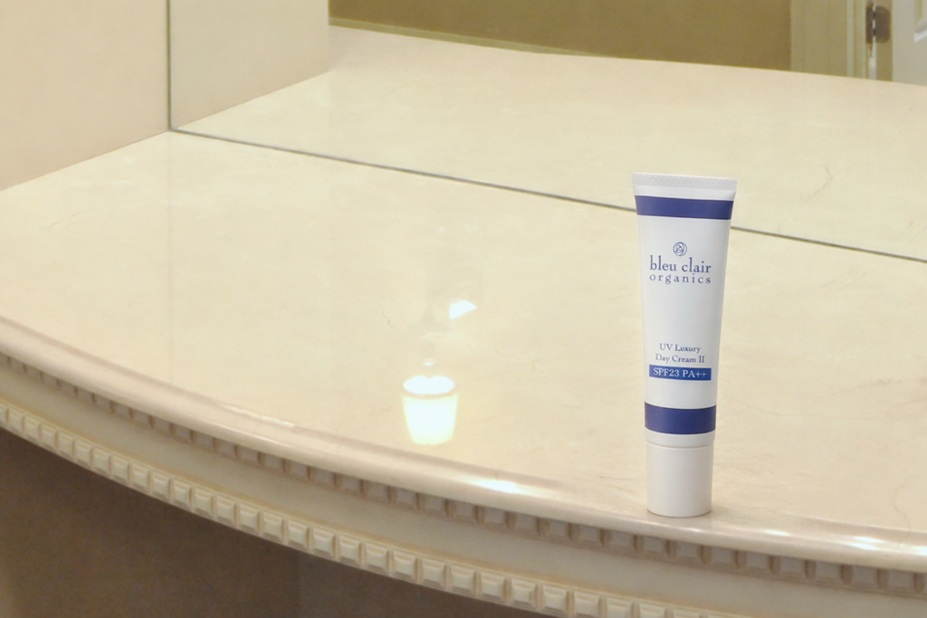 ブルークレール UVラグジュアリーデイクリームII SPF23 PA++ 外観